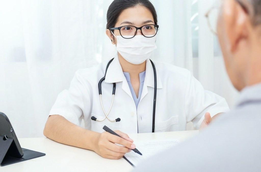 Trình độ của bác sĩ không bắt buộc xét đến chứng chỉ ngoại ngữ, tin học từ 10/6/2022