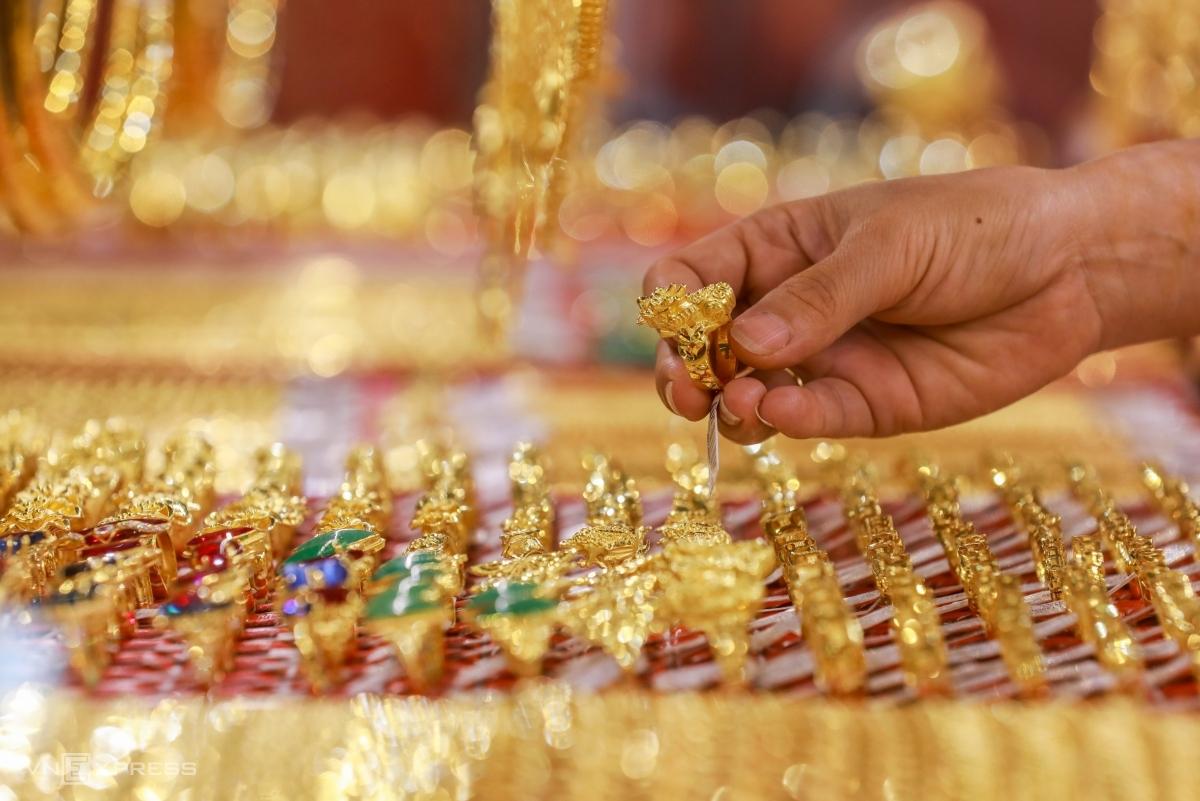 Tuần giáp Tết, giá vàng trong nước tăng ngược chiều giá vàng thế giới