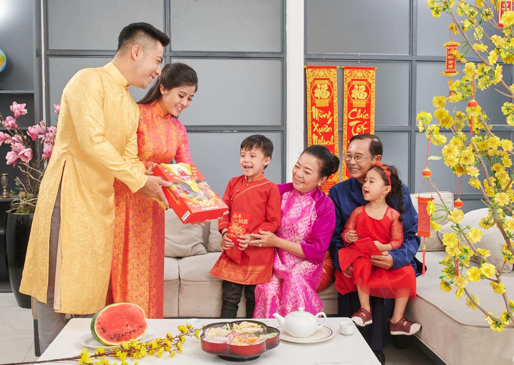 Ngày đầu năm nên làm gì để may mắn, tài lộc đến "ầm ầm"