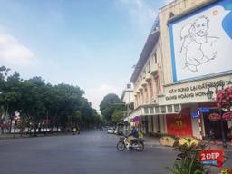 Hà Nội ngày 29 Tết bừng nắng đẹp sau thời gian mưa rét sụt sùi