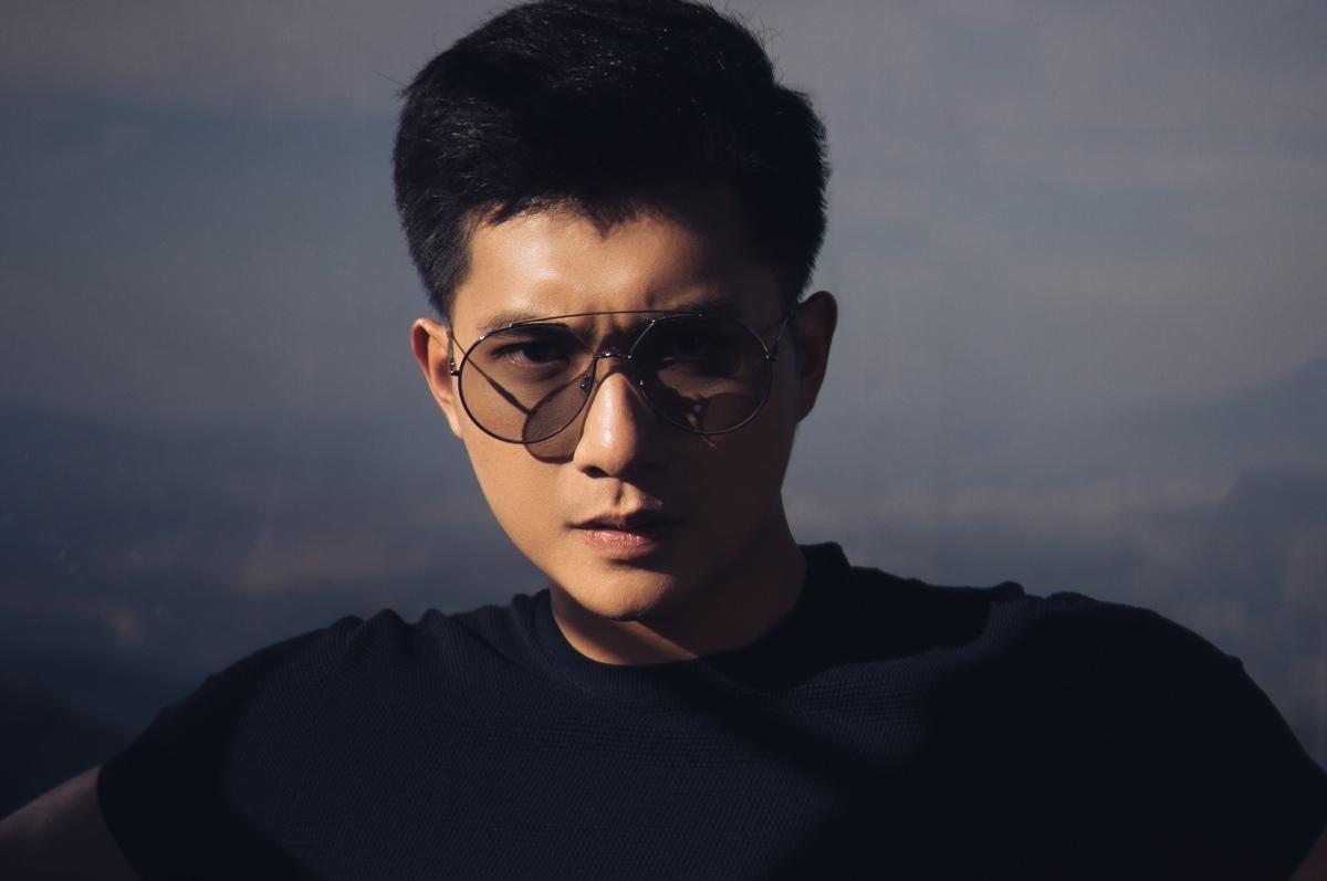 Lâm Bảo Châu đăng story "lạ" ám chỉ màn so kè của hai người đàn ông