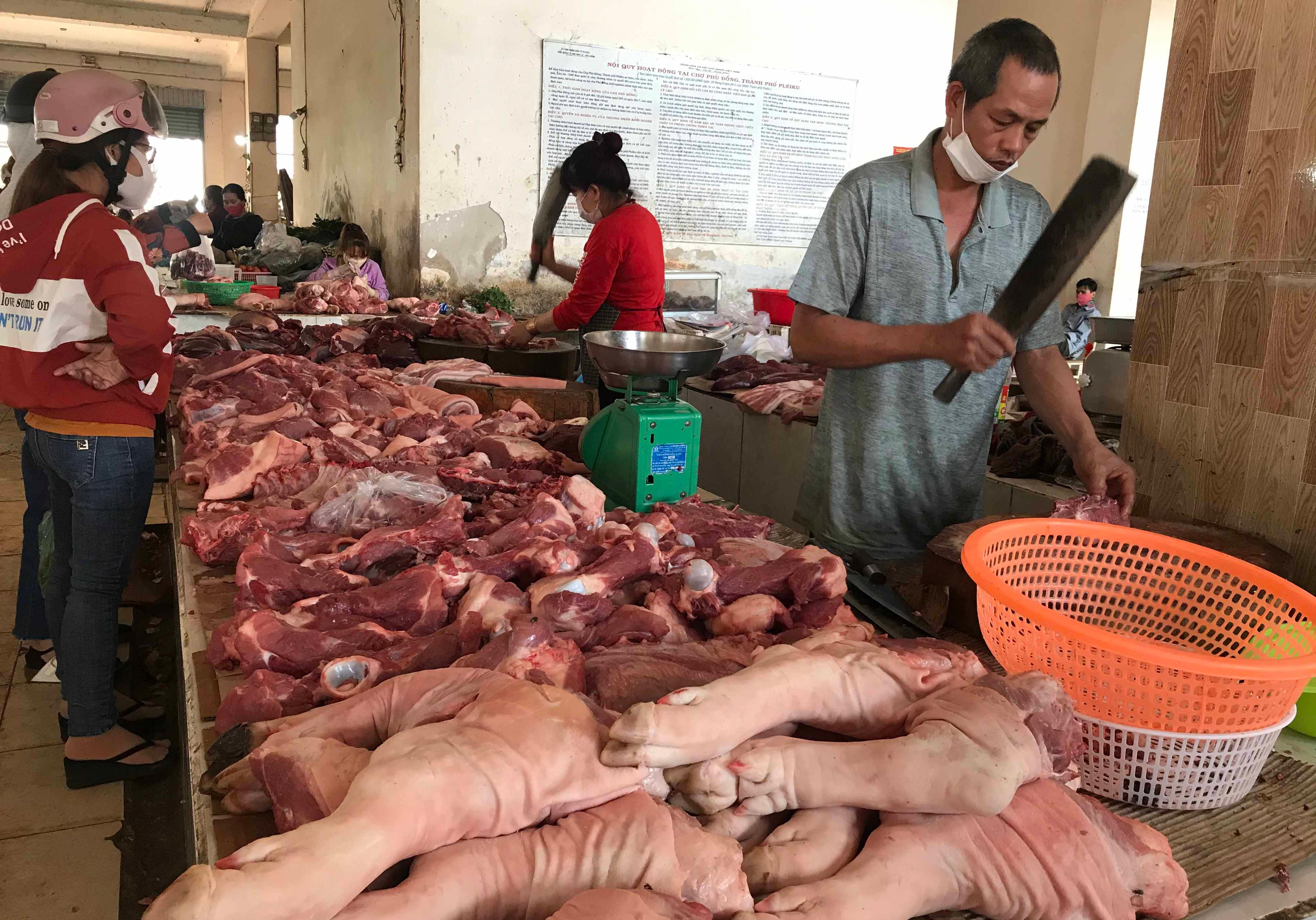 Giá thịt lợn hôm nay 9/4: Miền Bắc và Miền Trung giảm giá, miền Nam ổn định