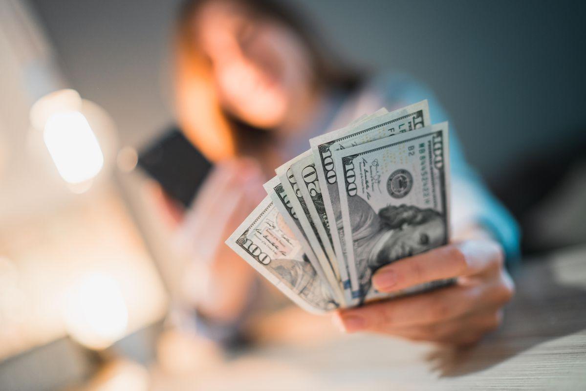 Tỷ giá ngoại tệ hôm nay 19/4: Đồng USD khôi phục nhờ những tín hiệu kinh tế khả quan