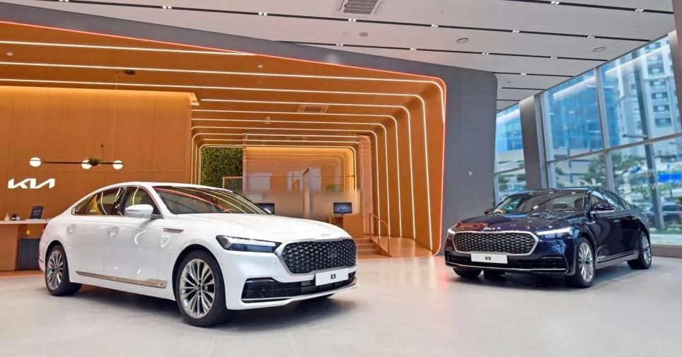 Kia Cerato 2021 về đại lý với vẻ đẹp "như ngọc như ngà" xứng tầm "anh cả" của Kia