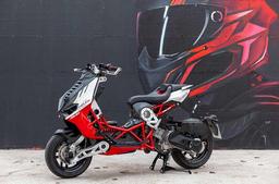 Xe tay ga Italia hàng độc với thiết kế viễn tưởng sắp được nhập về Việt Nam