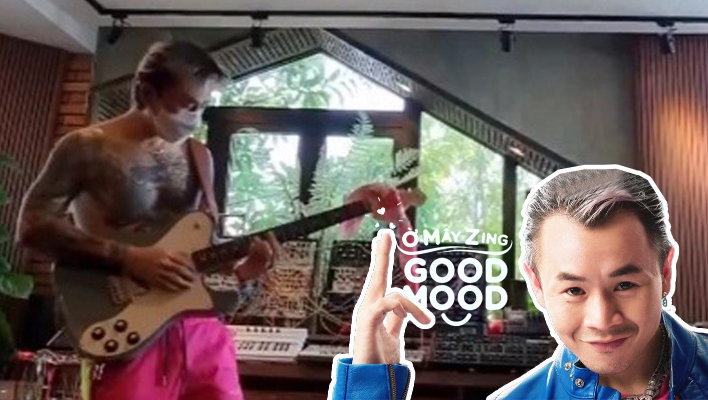 Binz ở nhà khoe tài chơi guitar điện "xịn sò", diện quần hồng khoe khéo body nhưng không quên nhắc tới hình ảnh "người ấy"