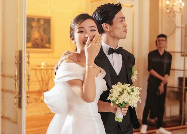 Chiếc váy nào sẽ được vợ Công Phương diện trong đám cưới?