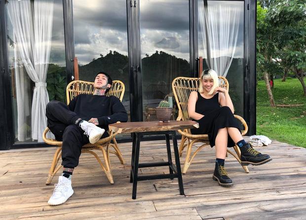 Bạn gái Dế Choắt: Cô chủ tiệm tóc răng khểnh, mày không xăm, mũi không độn