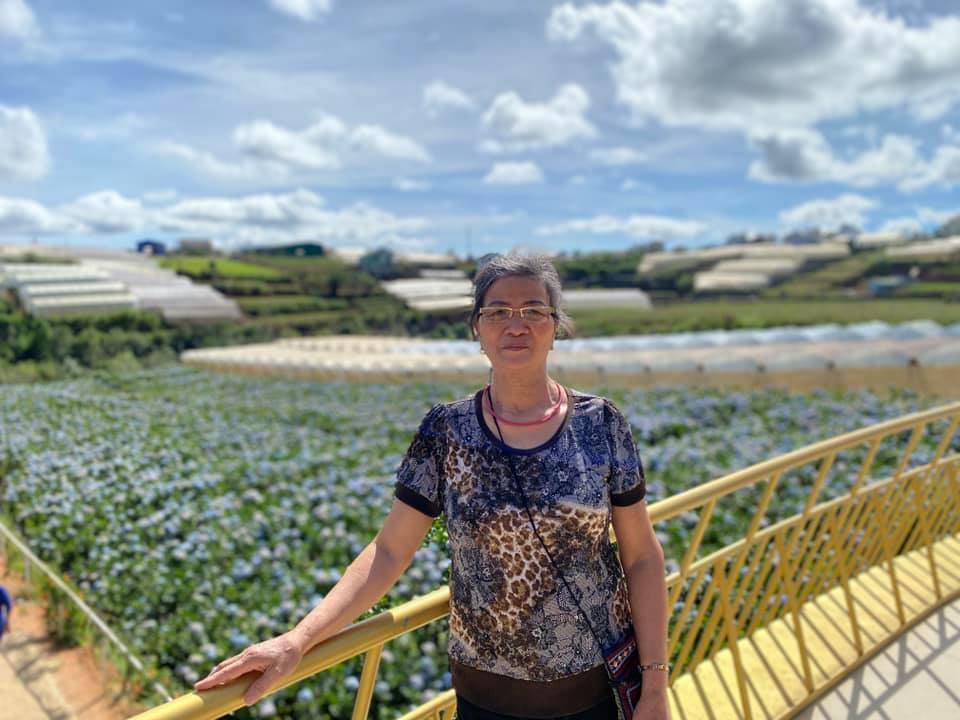 Cụ bà 72 tuổi khiến cộng đồng mạng trầm trồ khi “phượt” Đà Lạt một mình