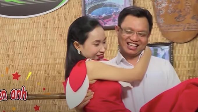 Sau khi bế bạn gái mới quen, chàng trai từ chối hẹn hò vì lý do bất ngờ