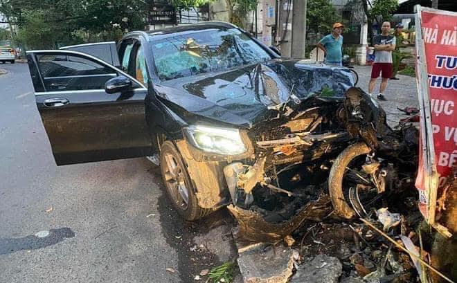 Nữ tiếp viên hàng không vụ xe Mercedes tông chết tài xế Grab đòi công bằng