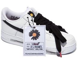 Nike bị "sập web" chỉ vì giày hoa cúc của G-Dragon