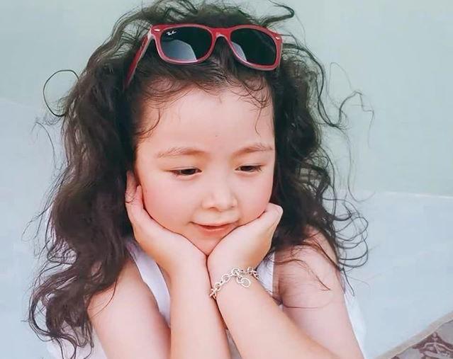 Nhan sắc chuẩn hoa hậu tương lai của con gái Elly Trần