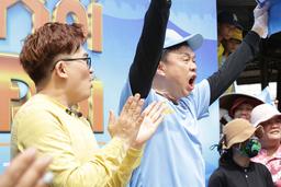 Cố danh hài Chí Tài từng giấu chuyện bị chấn thương để mang về 72 triệu cho người nghèo