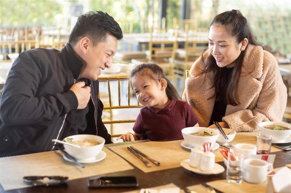 Vẻ ngoài đặc biệt của con gái ca sĩ Lam Trường ở tuổi lên 4