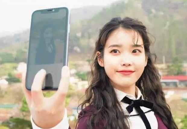Nhan sắc đỉnh cao chụp bằng camera sau điện thoại của IU