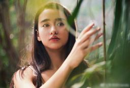 Vẻ đẹp hút mắt của "đóa hồng lai" 18 tuổi - nàng thơ mới của Vương Gia Vệ