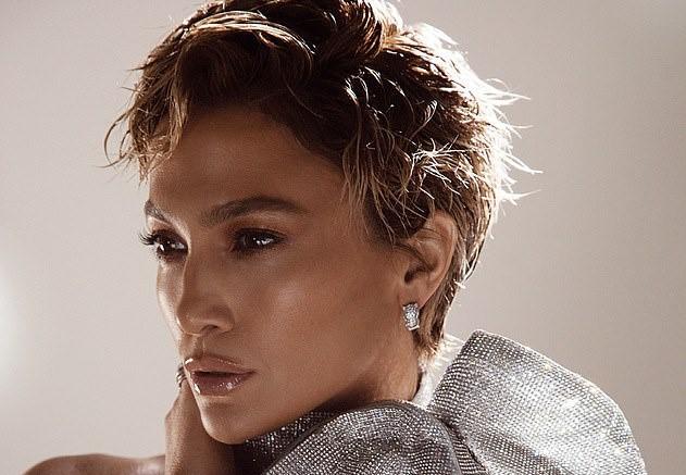 Hậu tin đồn bị bạn trai phản bội, Jennifer Lopez xuống tóc sau gần 20 năm