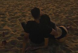 Bị đồn đi biển cùng Châu Bùi, Decao khoe luôn ảnh bạn gái mới