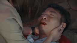 NSND Công Lý cùng lúc gặp tai nạn trong 2 phim nhưng nhận về phản ứng trái ngược từ khán giả