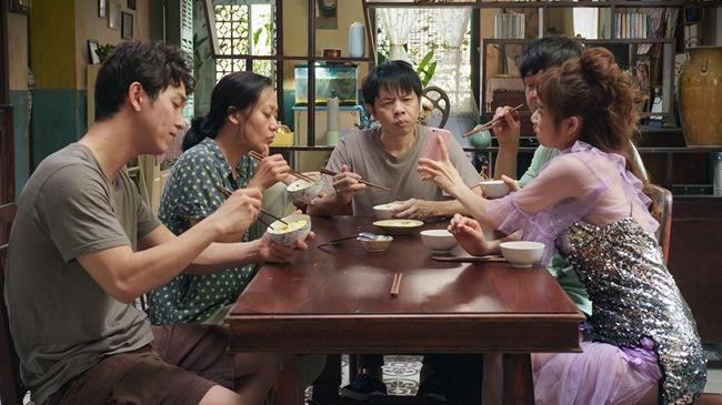 Cây táo nở hoa tập 1: Thúy Ngân hẹn hò trai có vợ, Nhã Phương dẫn bồ về nhà chị gái ngủ