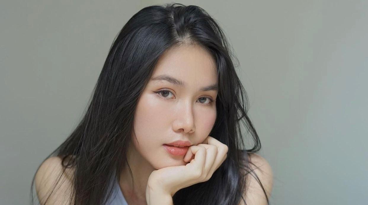 Á hậu Phương Anh khoe vẻ đẹp hững hờ với mặt mộc tóc rối