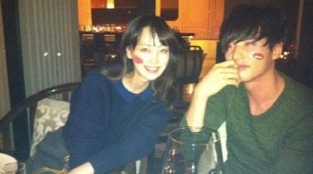 Ảnh hẹn hò bí mật của tài tử Won Bin và vợ Lee Na Young sốt trở lại