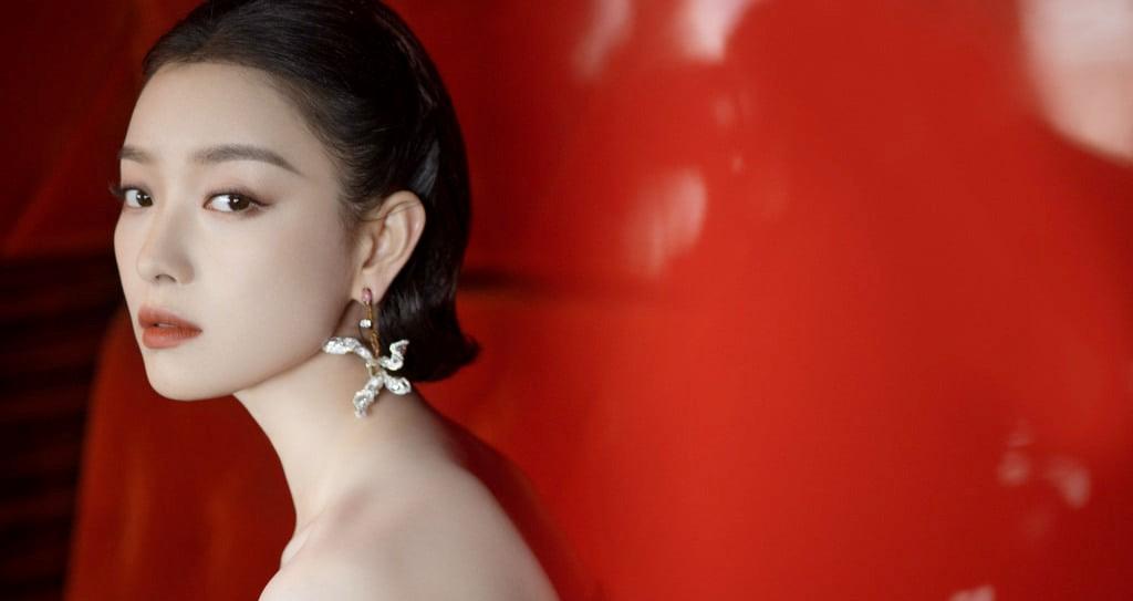 Nghê Ni hóa quý cô sang chảnh ngút ngàn trong lễ trao giải Bạch Ngọc Lan 2021
