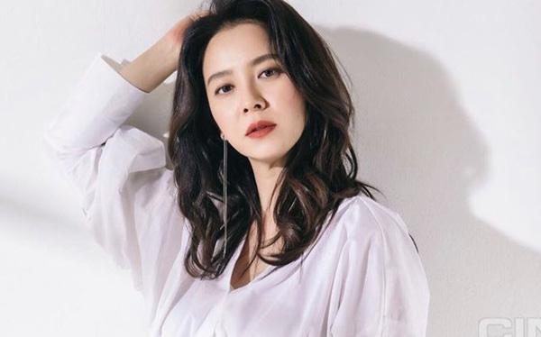"Mợ ngố" Song Ji Hyo được khen ấm áp và tốt bụng khi từng có hành động này với diễn viên nhí