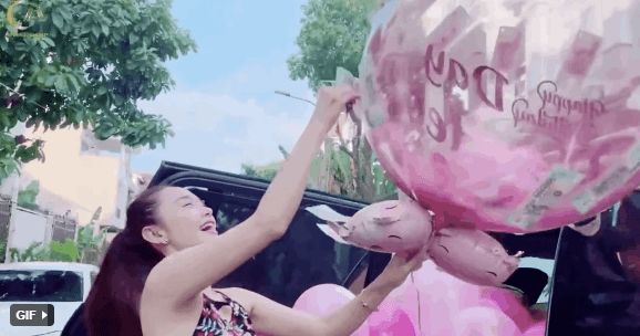 Minh Hằng đăng clip tổ chức sinh nhật sang chảnh giữa mùa dịch