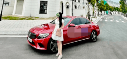 Hot girl tài chính làm clip "đạo lý" gửi những ai nói mình thuê xe làm màu