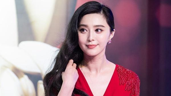 Phạm Băng Băng quyên góp 1,7 tỷ cho hội chữ thập đỏ để mua hàng cứu trợ thiên tai