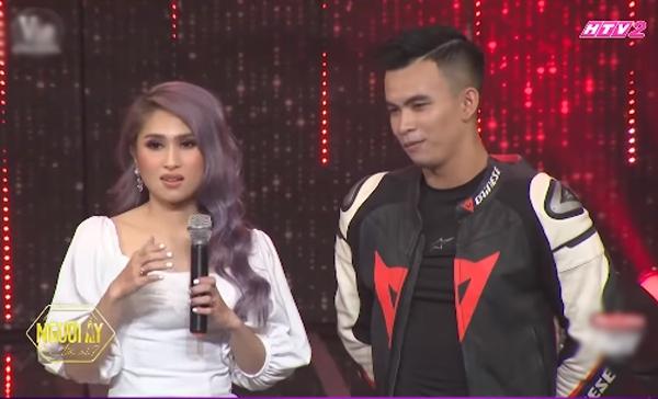 Cặp đôi "bá đạo" trong Người ấy là ai: Cứ cãi lộn là thả chó ra rượt nhau