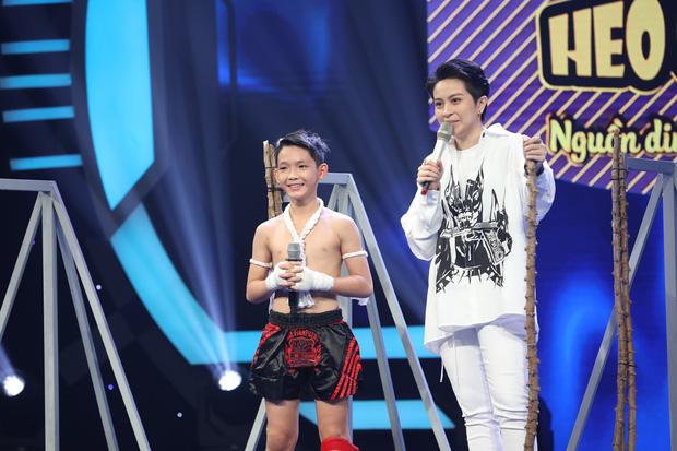 Cậu bé nghèo 12 tuổi thi "Siêu Tài Năng Nhí" từ chối quà của Hari Won