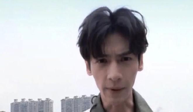 Sao nam "Hương Mật Tựa Khói Sương" La Vân Hi lộ thân hình gầy gò ở phim mới