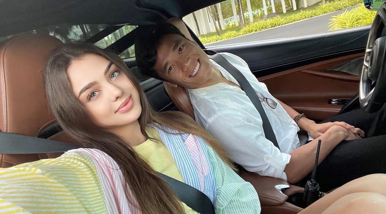 Bùi Tiến Dũng và bạn gái Tây thay phiên khoe ảnh kỉ niệm tròn 1 năm yêu