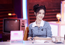Angela Baby trẻ như thiếu nữ đôi mươi với tóc búi "2 sừng"