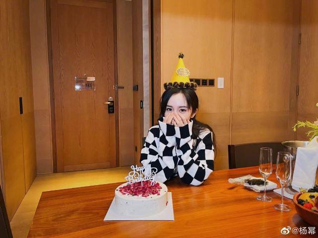 Dương Mịch đón sinh nhật cùng "người ấy"?