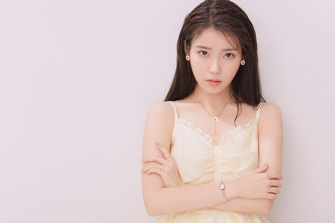 "Em gái quốc dân" IU lộ ảnh hiếm hoi tại phim trường "Broker"