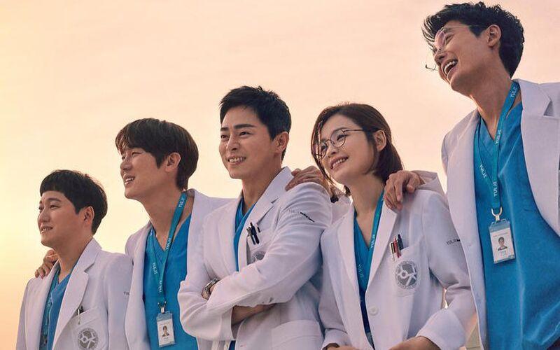 Hospital Playlist: Bộ phim y khoa mang thông điệp "chữa lành"