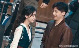 Vương An Vũ bị bắt gặp nhìn Angelababy đắm đuối bất chấp chênh lệch 9 tuổi