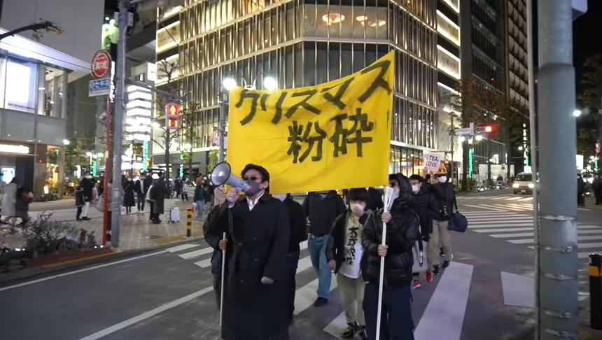 Hội trai "ế" Nhật Bản đổ xô ra đường phản đối hẹn hò Giáng sinh