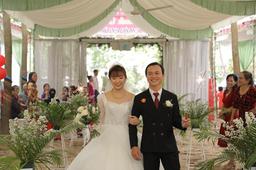 Nữ sinh lớp 10 chinh phục thành công thầy giáo hơn 16 tuổi nhờ "like dạo"