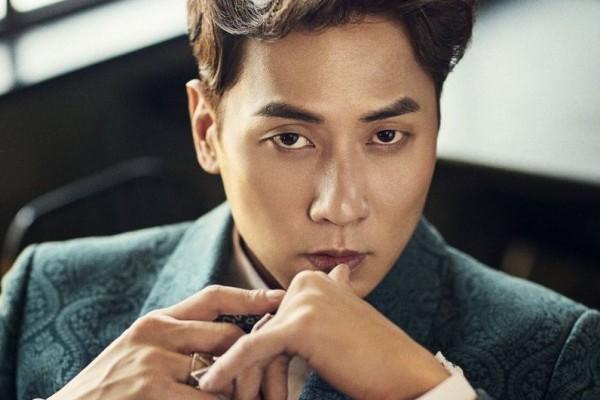 Em út Shinhwa kết hôn với bạn gái kém 9 tuổi