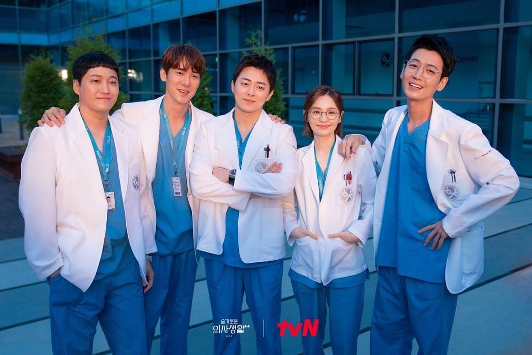 Rộ tin Hospital Playlist có phần 3, lộ luôn tạo hình của dàn cast chính