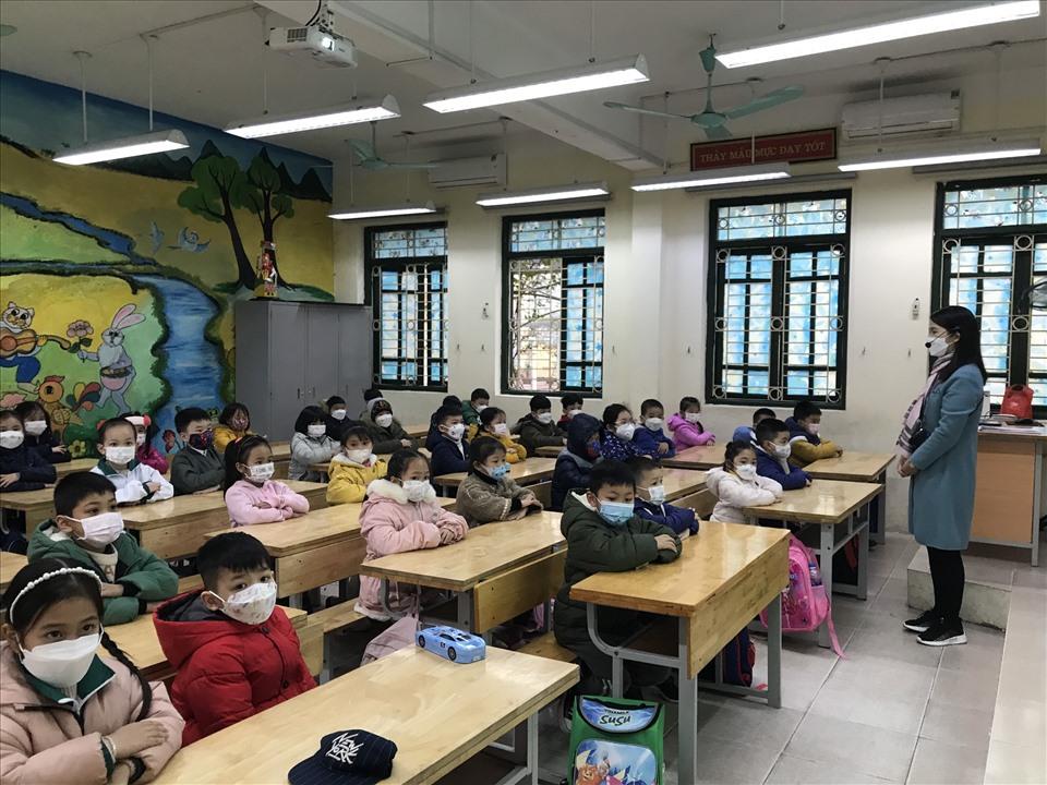 Thêm 15 tỉnh thành cho học sinh tạm ngưng đến trường vì F0 tăng mạnh