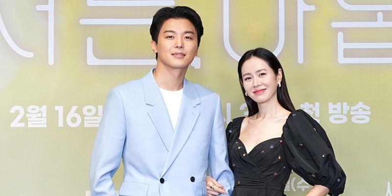 Tình trẻ của Son Ye Jin trong "39" tập hôn với búp bê để có được danh hiệu thánh hôn màn ảnh