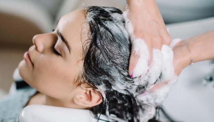Nên gội đầu vào buổi sáng hay buổi tối? Gội đầu thế nào mới tốt cho sức khỏe?