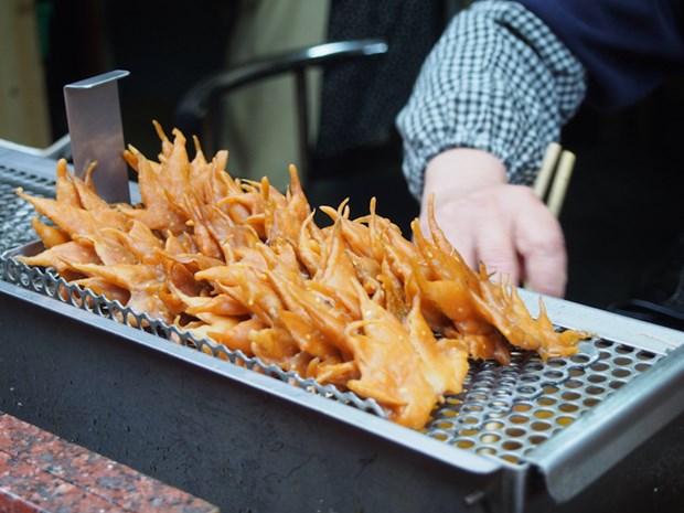 Tempura lá phong, đặc sản mùa thu nước Nhật phải mất cả năm để chuẩn bị
