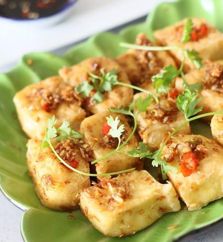 Cách làm đậu hũ chiên sả ớt đậm vị, ăn chay hay ăn mặn đều khen ngon